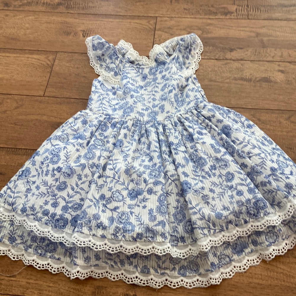 Beautiful tulle underside dress. Worn once